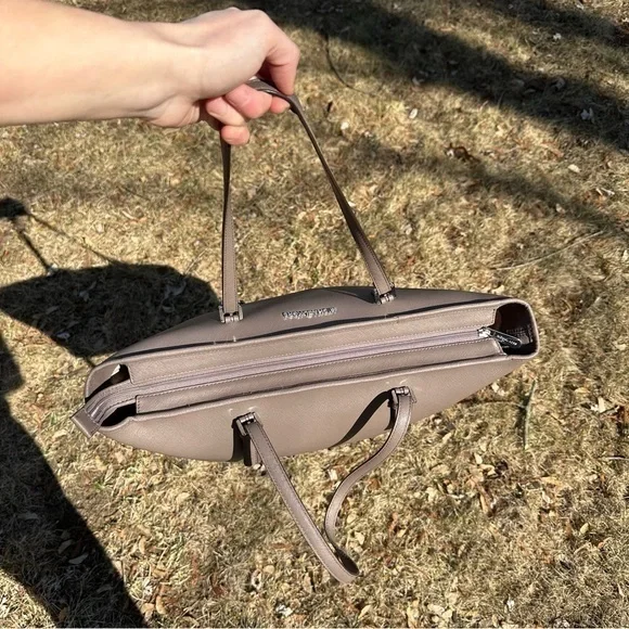 MICHAEL Michael Kors Jet Set‎ Zip Top Laptop Leather Shoulder Tote